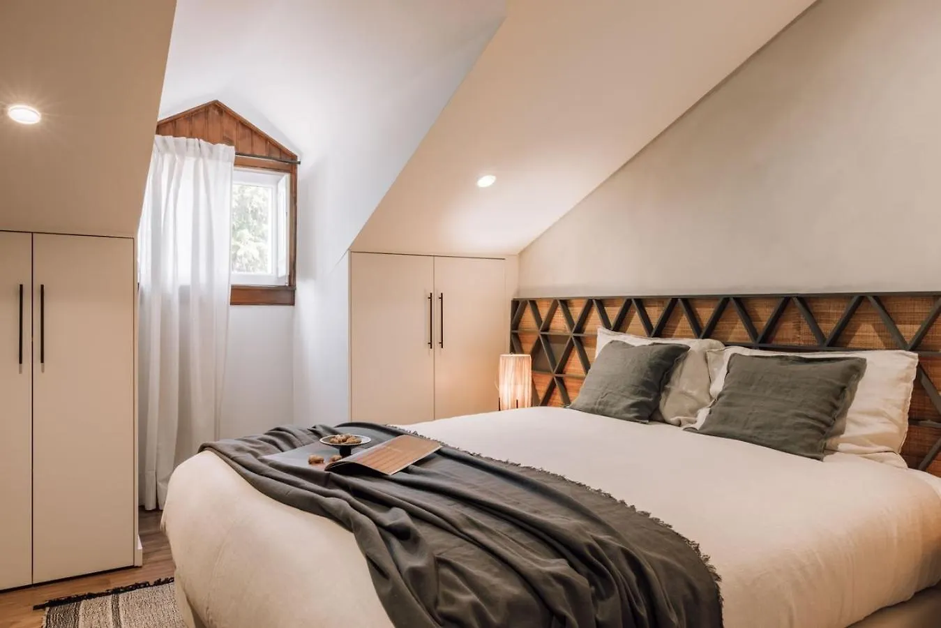 Apartment Buja - 2 Bedrooms Penthouse In Lapa Lisbon Portugal